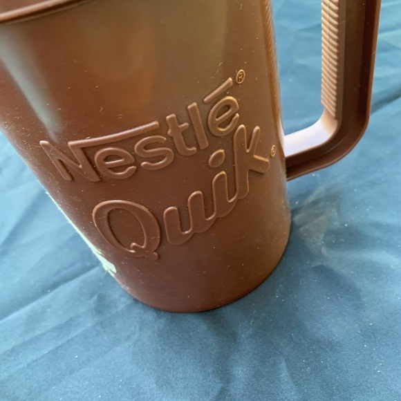 Nestles’ Quik bunny hand mixer and matching mugs. - Picture 7 of 7
